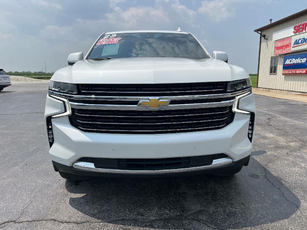 2023 Chevrolet Suburban Image 3