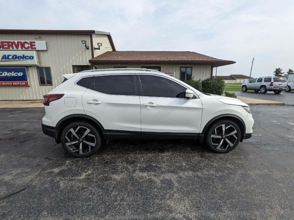 2020 Nissan Rogue Image 1