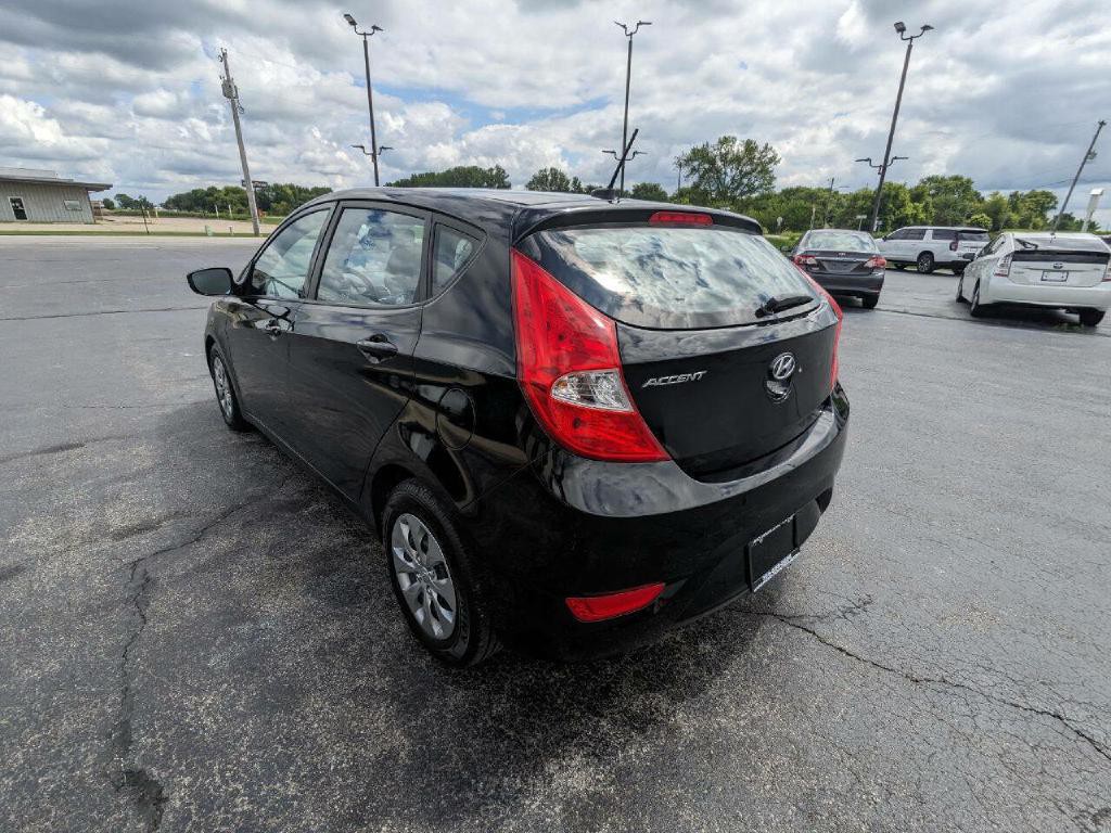 2017 Hyundai Accent Image 6