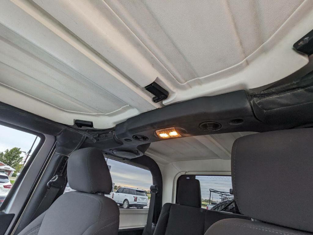 2014 Jeep Wrangler Image 17