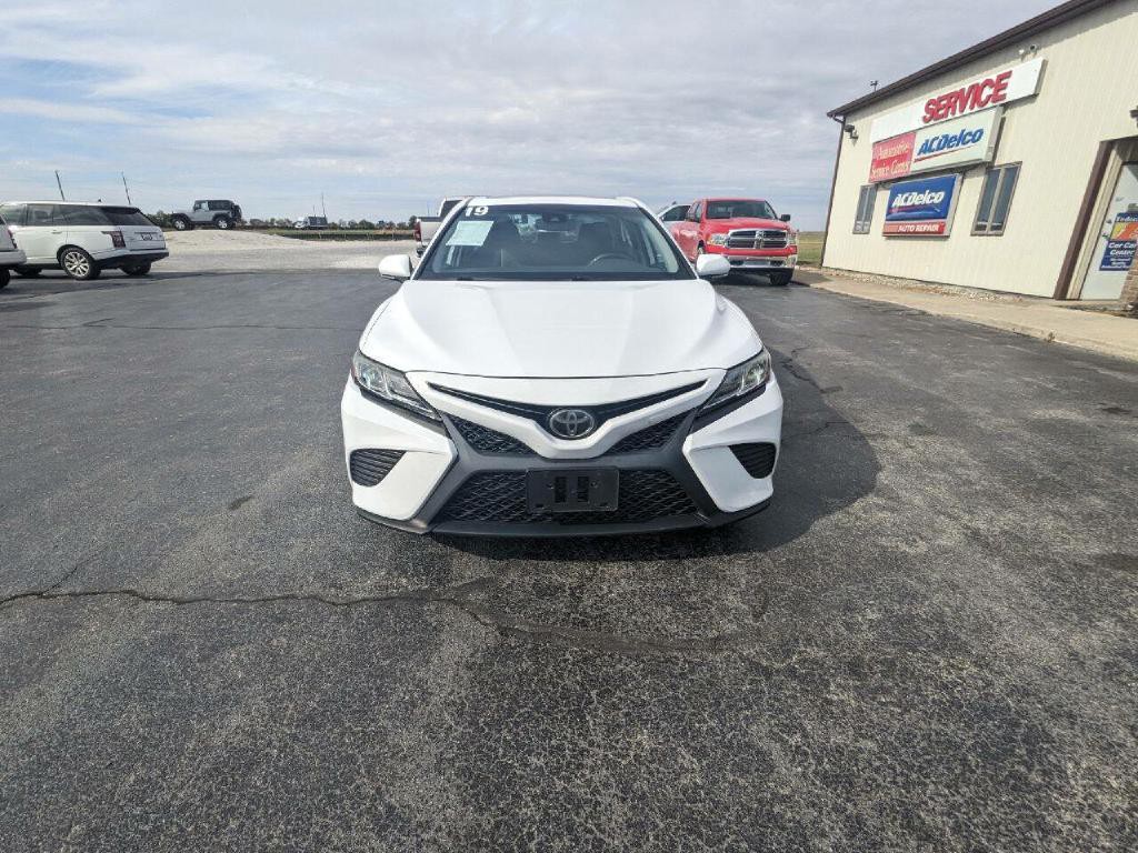 2019 Toyota Camry Image 3