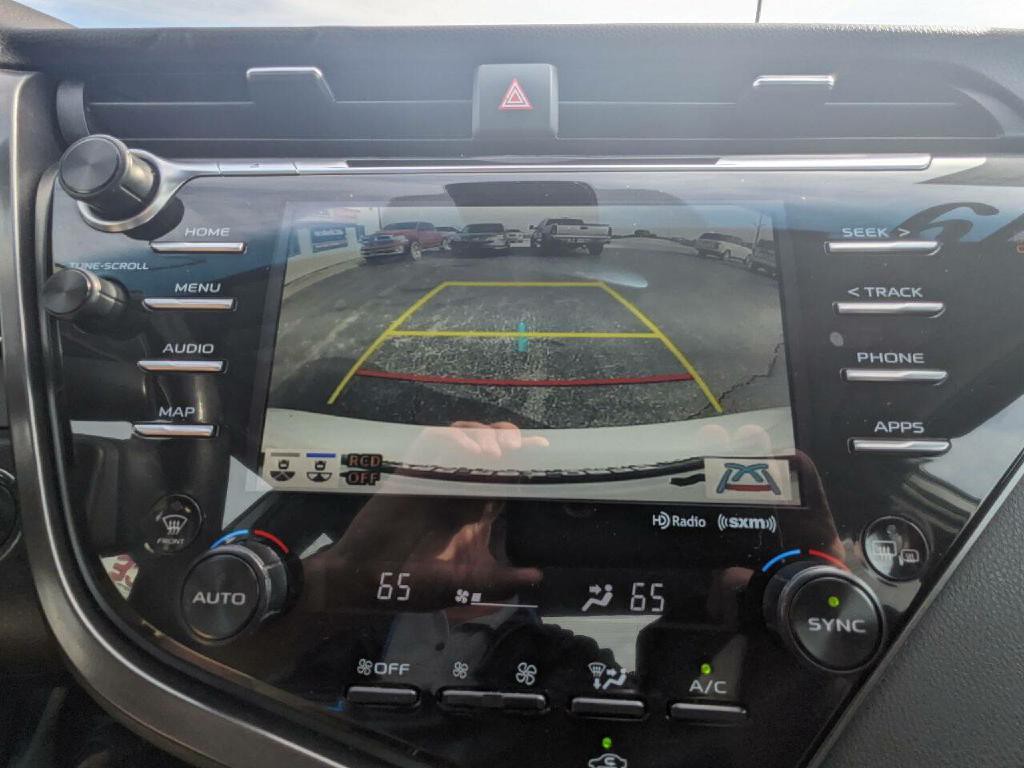 2019 Toyota Camry Image 17