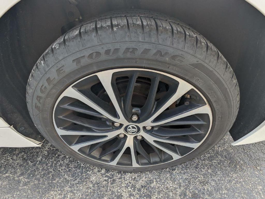 2019 Toyota Camry Image 22