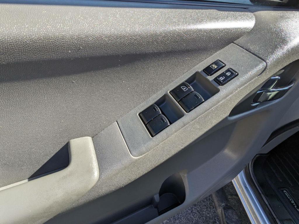 2011 Nissan Frontier Image 9