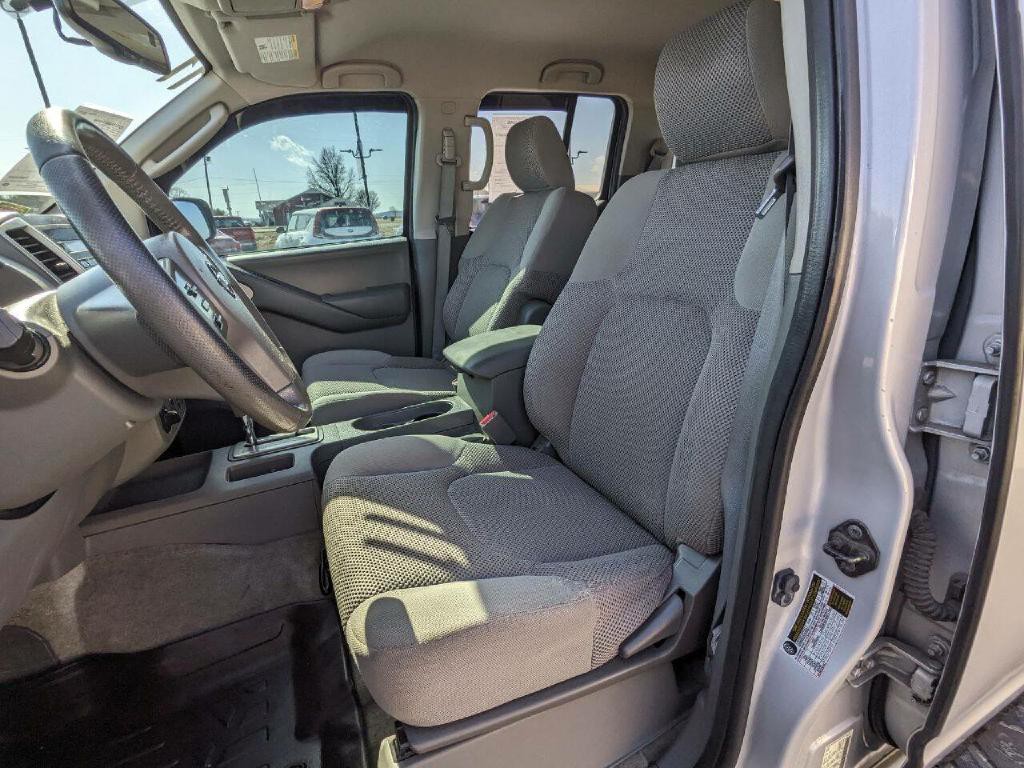 2011 Nissan Frontier Image 10