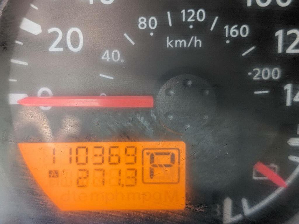 2011 Nissan Frontier Image 16