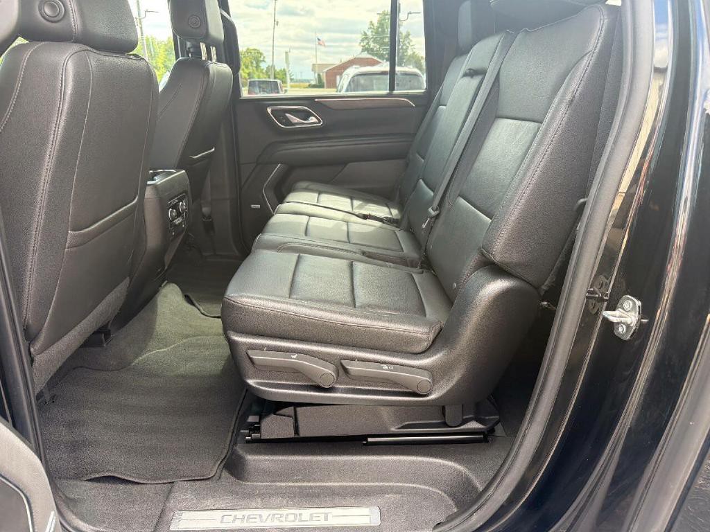 2022 Chevrolet Suburban Image 13