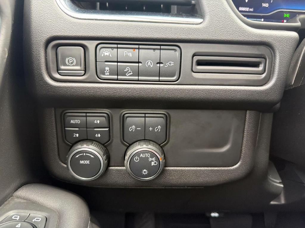 2022 Chevrolet Suburban Image 19
