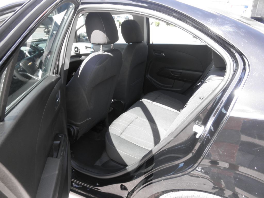 2017 Chevrolet Sonic Image 8