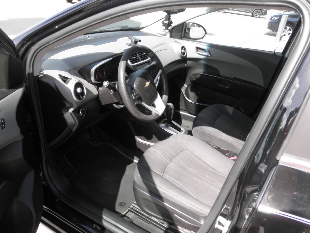 2017 Chevrolet Sonic Image 9