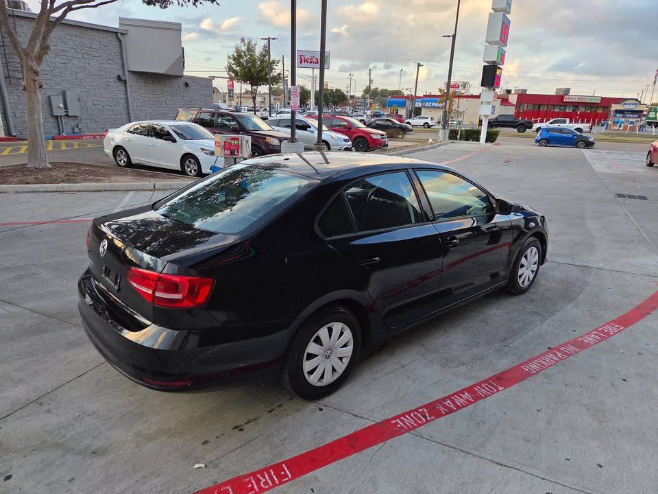 2015 Volkswagen Jetta Image 2