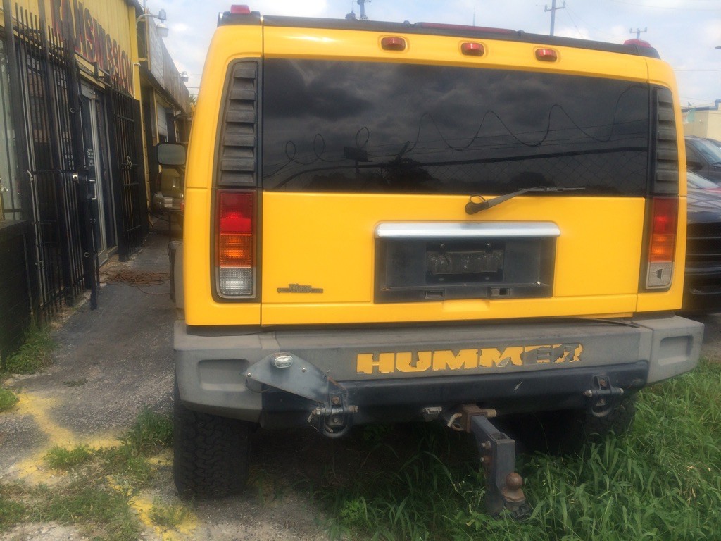 2004 HUMMER H2 Image 2