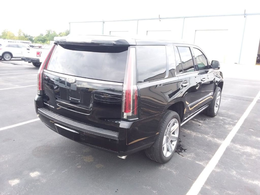 2016 Cadillac Escalade Image 3