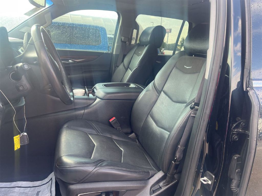 2016 Cadillac Escalade Image 9