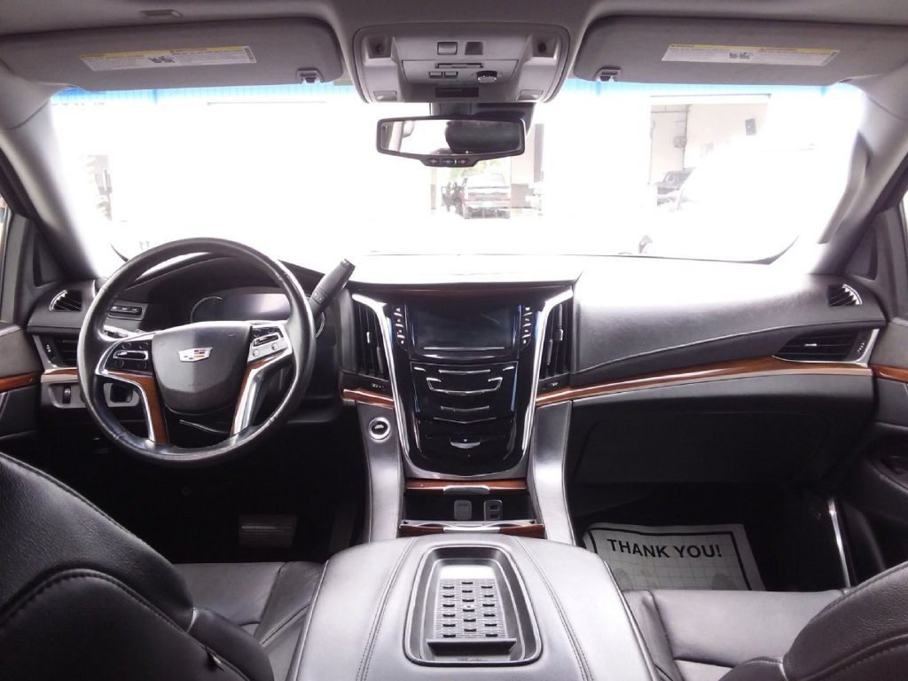 2016 Cadillac Escalade Image 11