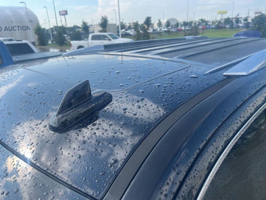 2016 Cadillac Escalade Image 17