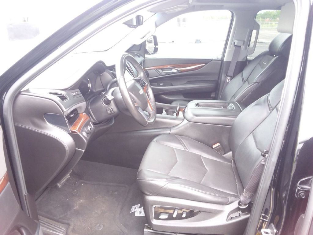 2016 Cadillac Escalade Image 18
