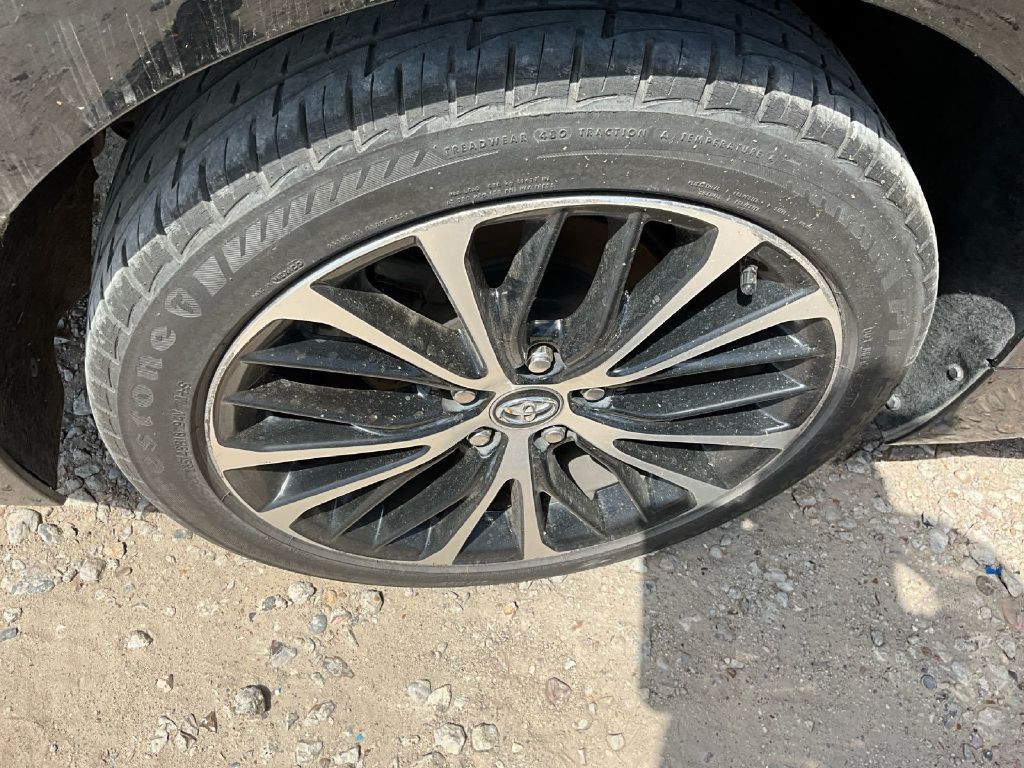 2018 Toyota Camry Image 2