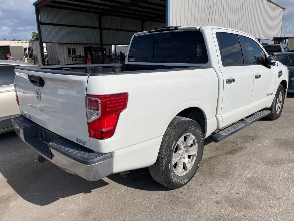 2017 Nissan Titan Image 3