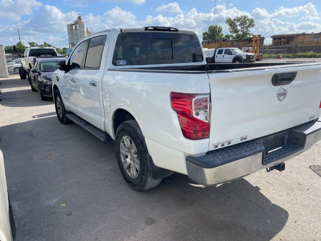 2017 Nissan Titan Image 4