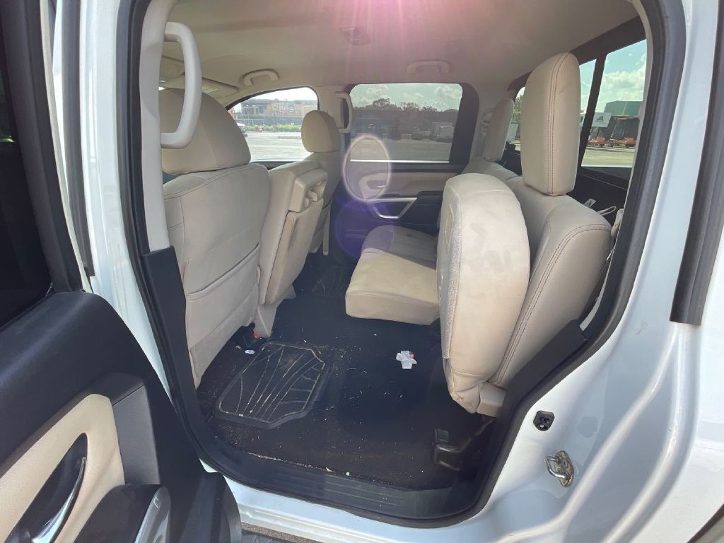 2017 Nissan Titan Image 7