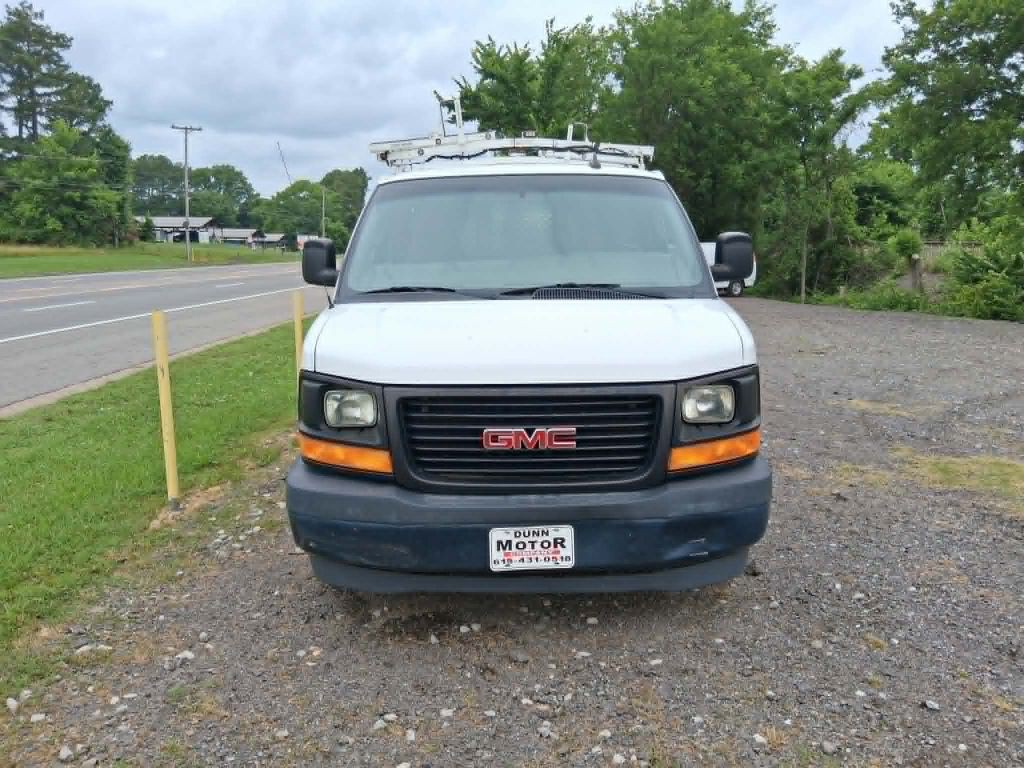 2017 GMC Savana Image 2