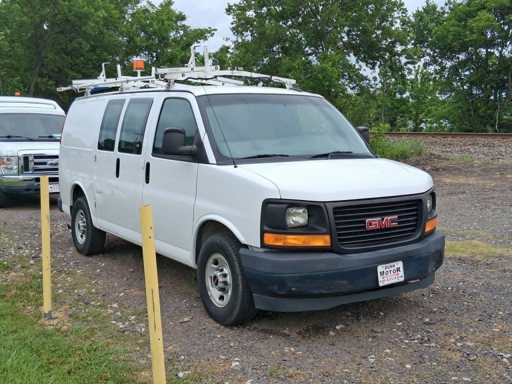 2017 GMC Savana Image 3