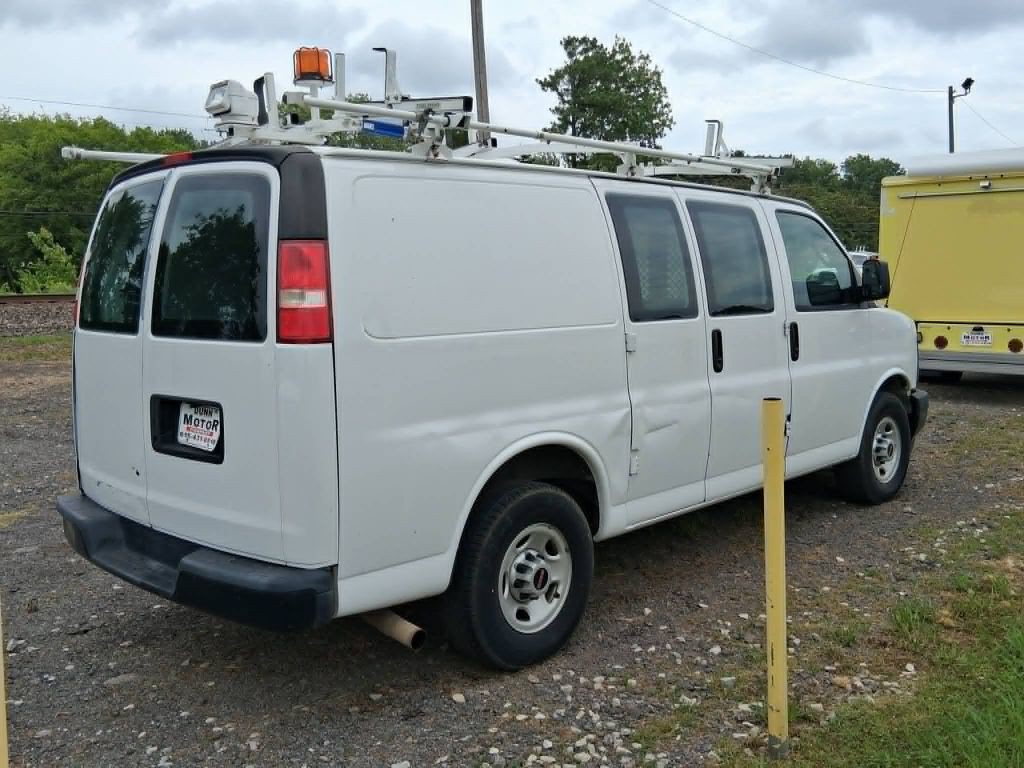 2017 GMC Savana Image 4