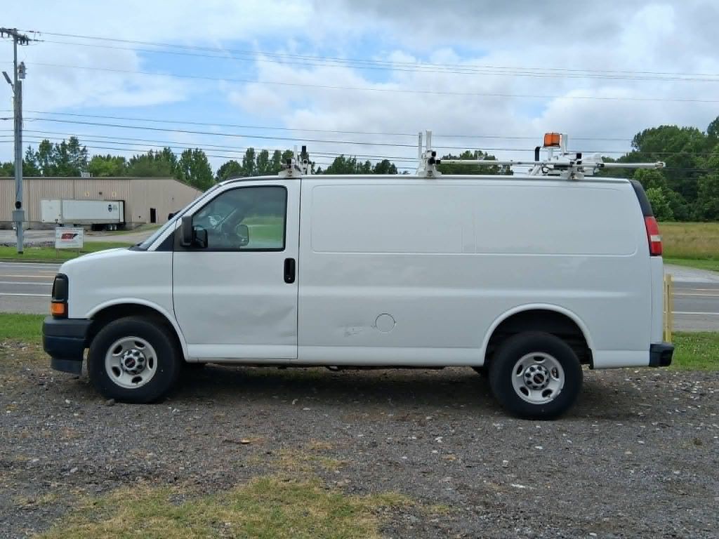 2017 GMC Savana Image 6