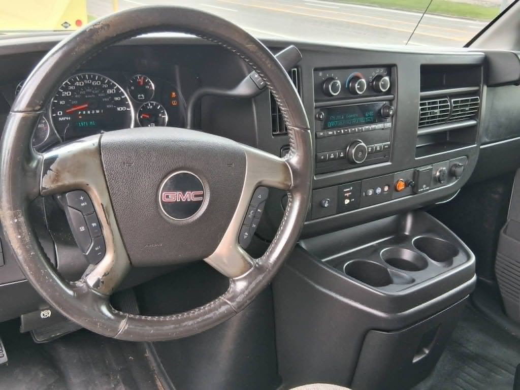 2017 GMC Savana Image 7