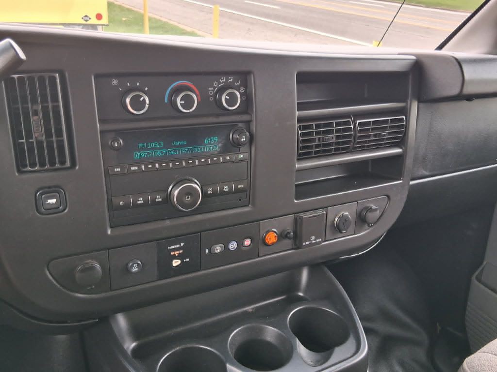 2017 GMC Savana Image 9