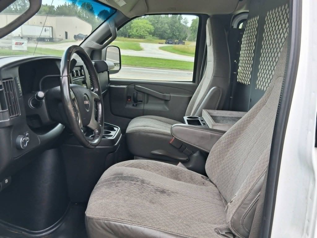 2017 GMC Savana Image 10
