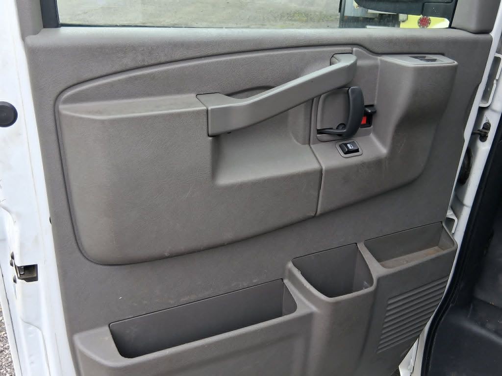 2017 GMC Savana Image 11