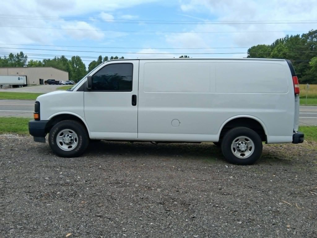2017 Chevrolet Express Image 2
