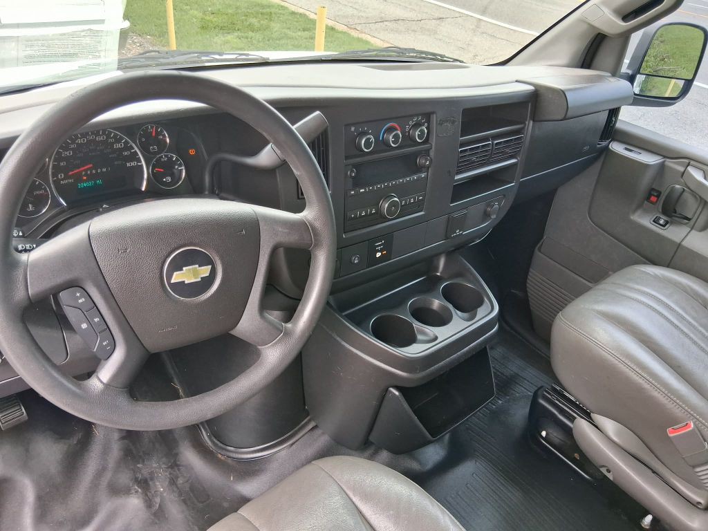 2017 Chevrolet Express Image 9