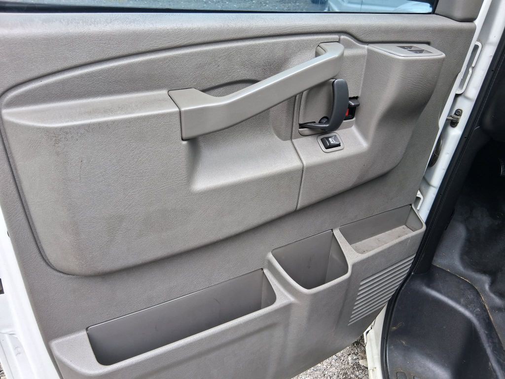 2017 Chevrolet Express Image 11