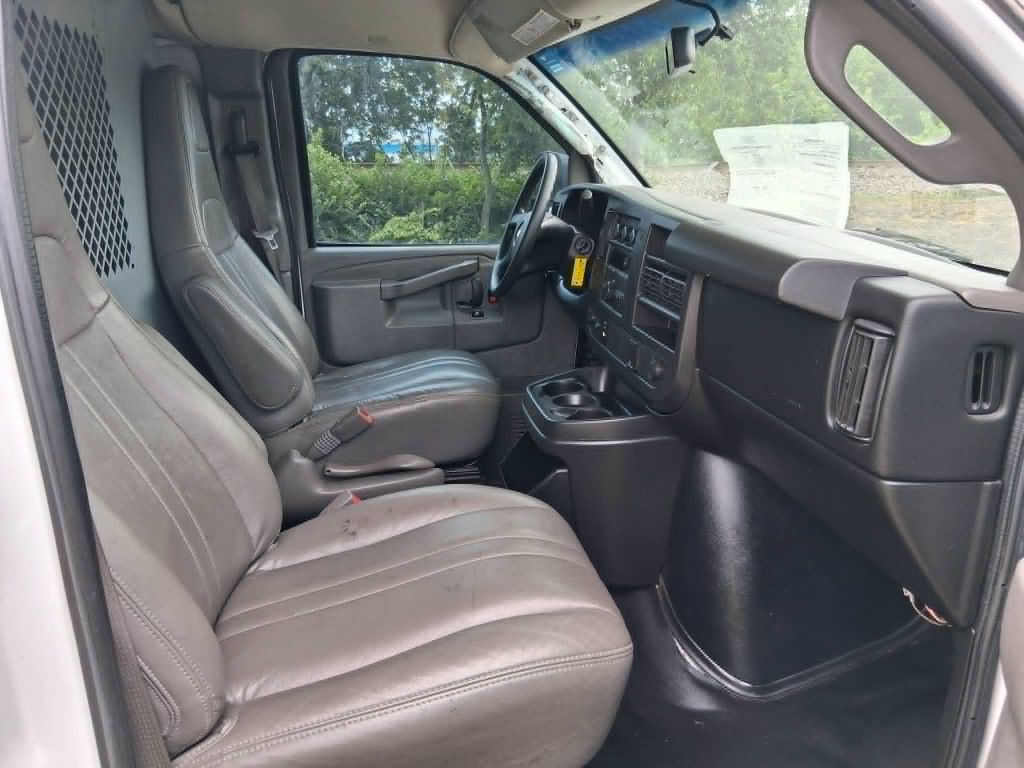 2017 Chevrolet Express Image 13
