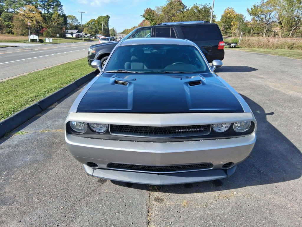 2014 Dodge Challenger Image 2