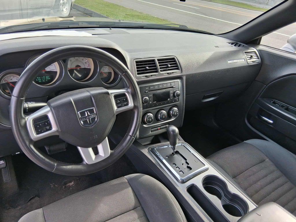 2014 Dodge Challenger Image 8