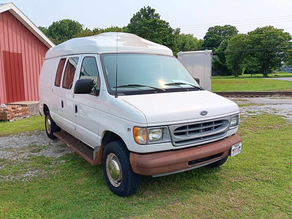 2001 Ford Econoline Image 1