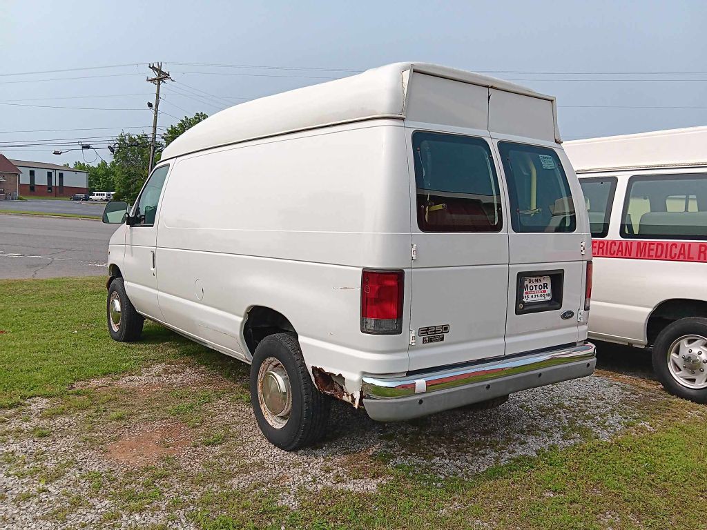 2001 Ford Econoline Image 4