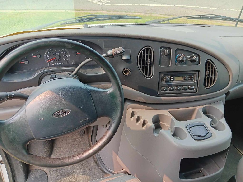 2001 Ford Econoline Image 7