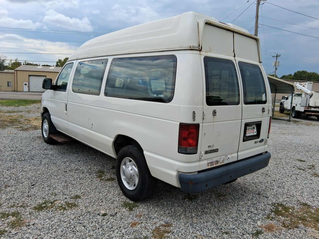 2010 Ford Econoline Image 5