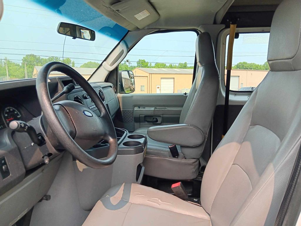 2010 Ford Econoline Image 8