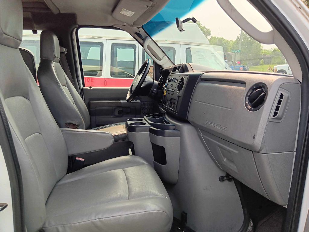 2010 Ford Econoline Image 9