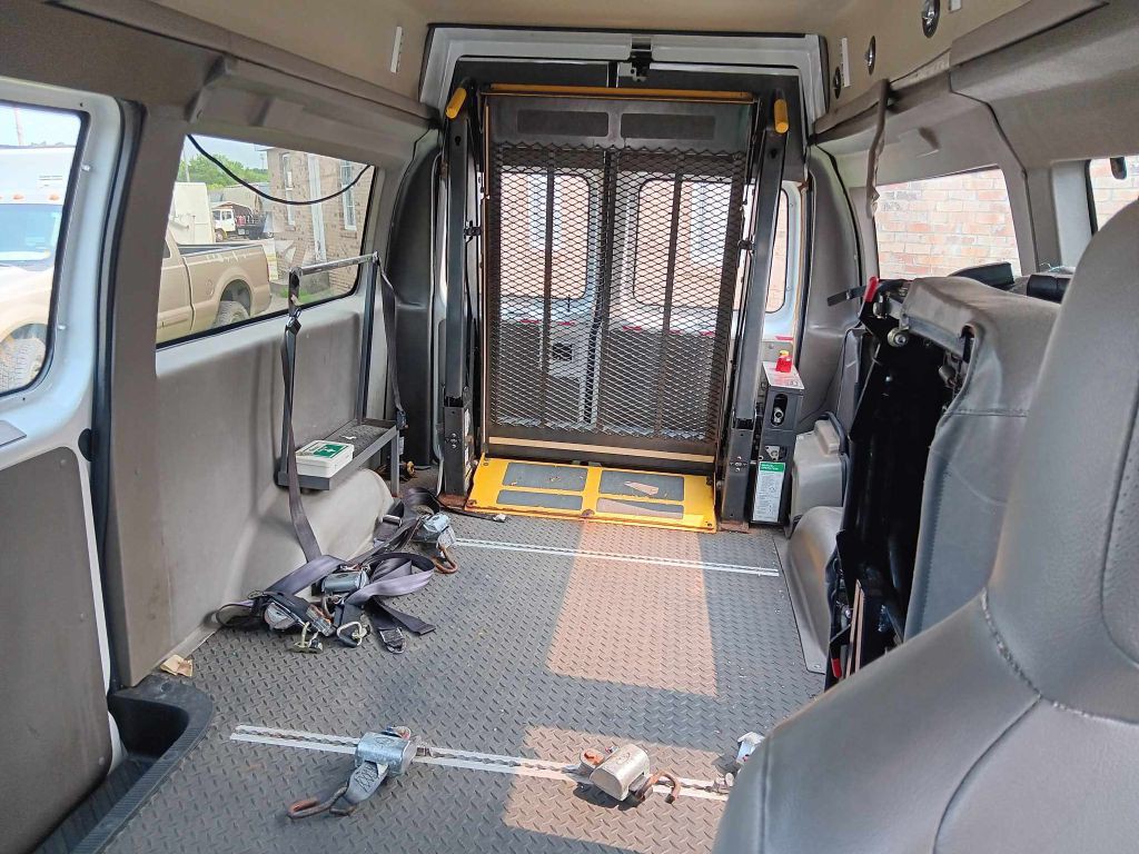 2010 Ford Econoline Image 11
