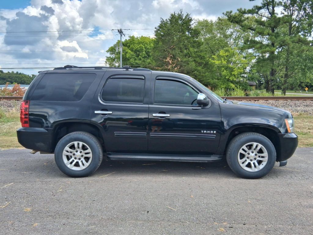 2012 Chevrolet Tahoe Image 2