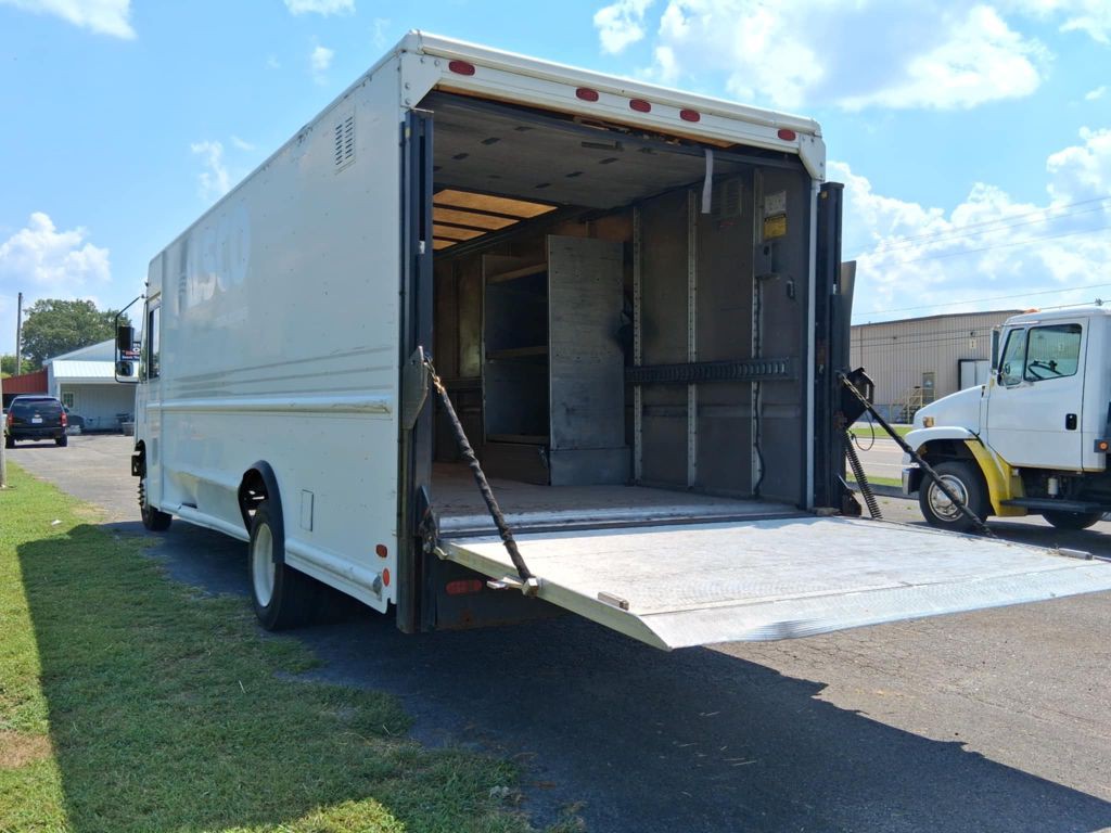 2012 Ford F59 Image 4