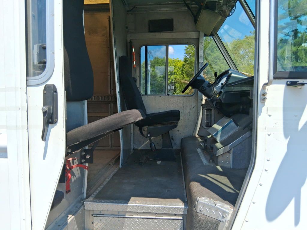 2012 Ford F59 Image 7
