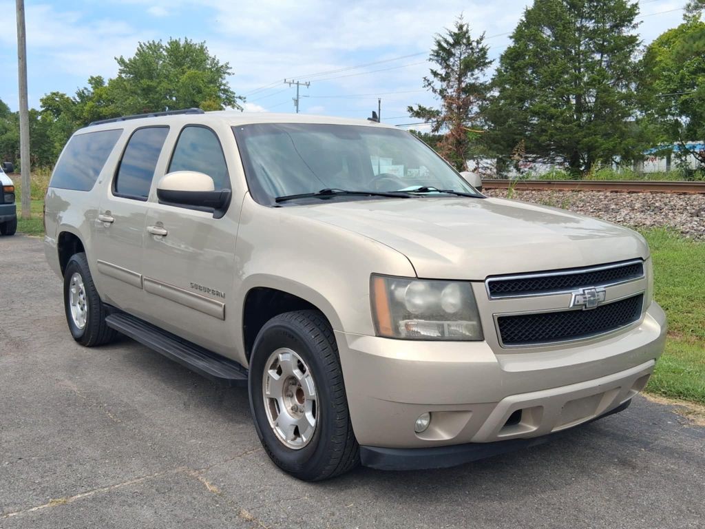 2010 Chevrolet Suburban Image 1